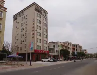 Maomingdalongwanjiudian Hotels near Water Park