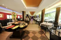 Holiday Garden Hotel & Resort - breakfast