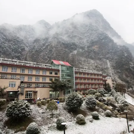 Jingda Riverside Hot Spring Hotel