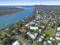 Sunset Cove Noosa - Beach