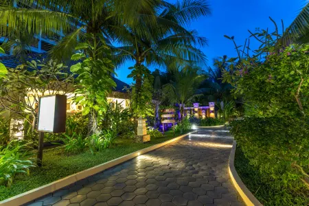 Bali Hotel Отели рядом с достопримечательностью «Статуя короля отца Нородома Сиханука»