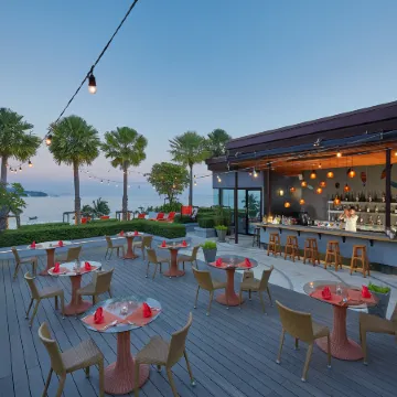 Bandara Beach Resort, Phuket Отели рядом с достопримечательностью «Залив Макхам»