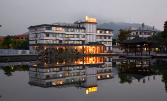 Feilong Holiday Hotel