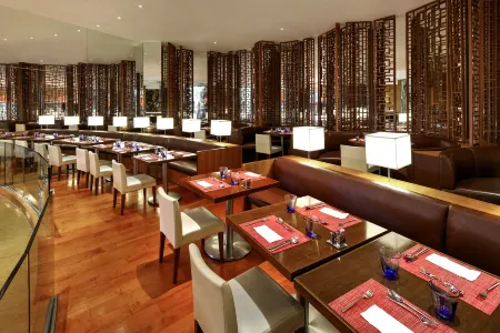 Novotel Citygate Hong Kong Отели рядом с достопримечательностью «Монастырь Пристань Трапписта»