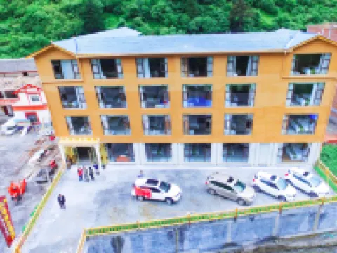 YunHai Hliday Hotel Hotels near Huanglong National Scenic Spot