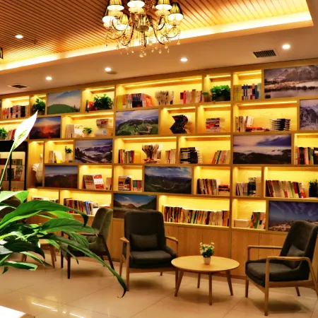 Ease Hotel (Yidu Yasi International Plaza)
