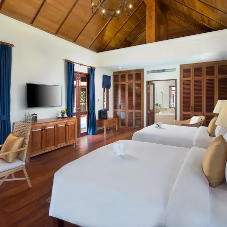 Le Menara North Khao Lak Resort Отели рядом с достопримечательностью «Пляж Бангсак»