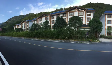 Home of Little Bee Guesthouse Отели рядом с достопримечательностью «Shibashuiyuan Ecological Scenic Spot»