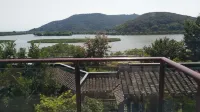 Nanbei Lake Huguang Shanju Holiday Hotel - Mountain view