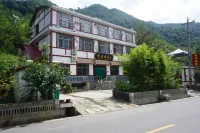 Foping County Youwei Chinese Inn Hôtels à proximité de : Foping Panda Valley