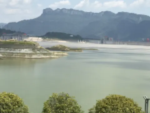 Zhongfu Riverview Hotel