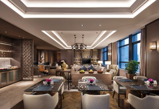 2. 그랜드 뉴 센추..