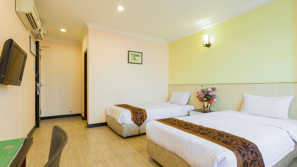 Adel Hotel