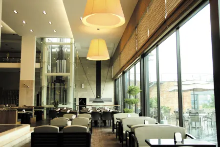 Hantan River Spa Hotel Отели в г. Чхорвон