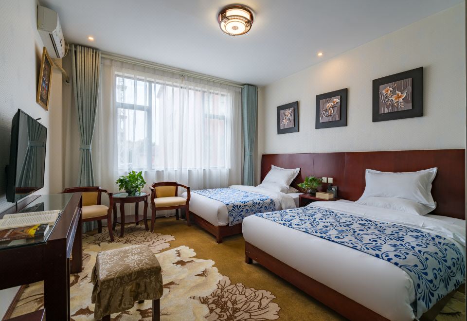 Yunting Hotel Kunming Over view