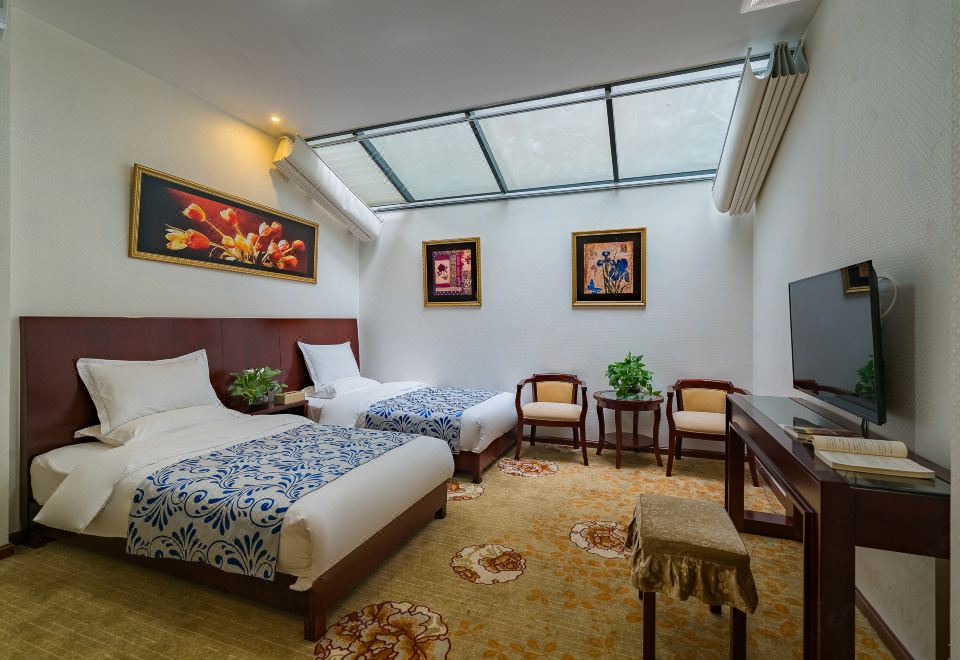 Yunting Hotel Kunming Over view