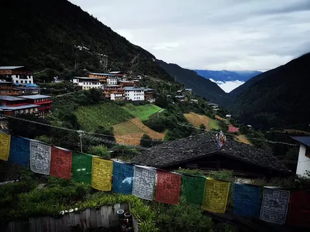 Deqin Sensation Butter Tea Inn Отели рядом с достопримечательностью «Yubeng Lower Village»