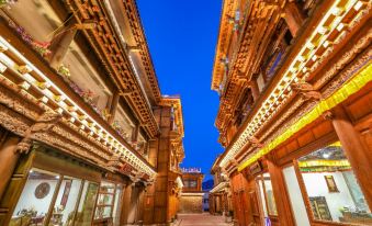 Shangri-La 5th Meteorite Light Year Hotel (Dukezong Ancient City Shop)