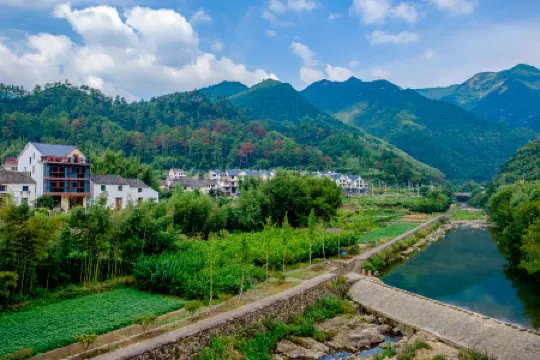 Linxi Xiaozhu Hostel Отели рядом с достопримечательностью «Shishe Village»