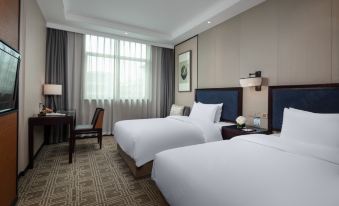 The bedroom features two large beds and an attached sitting area by the window, offering a comfortable and spacious accommodation option for guests at Kasion Purey Hotel (Yiwu International Trade City store)