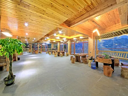 Wuyan Hongyun Hotel (Longsheng Longji Terrace Observation Deck) Отели рядом с достопримечательностью «Xishan Shaoleguan Scenic Spot»