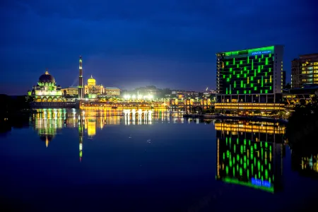 Zenith Hotel Putrajaya Отели рядом с достопримечательностью «Masjid Tuanku Mizan Zainal Abidin (Masjid Besi)»