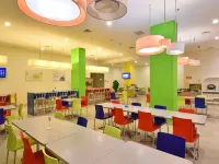 Pop! Hotel Kelapa Gading Hotels near La Piazza