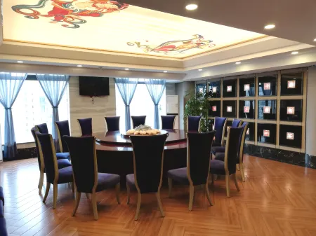 Tiancheng Plaza Hotel Отели рядом с достопримечательностью «Southwest Jiaotong University Chengdu Railways Bureau Correspondence Teaching Station Neijiang Teaching Section»