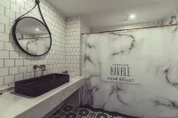 Punk Ballet Ins Hotel