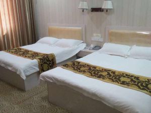 Jinhong Business Hotel (Huangchuan Railway Station)