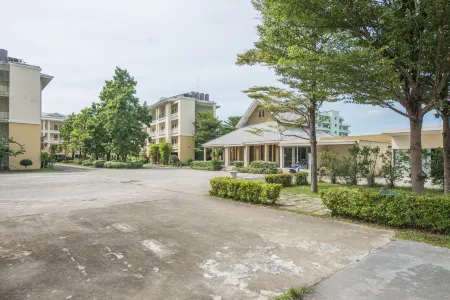 The One Residence Hotel Отели рядом с достопримечательностью «Ramkhamhaeng University Bang Na Campus»