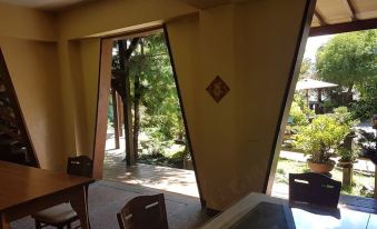 Shiwai Taoyuan B&B