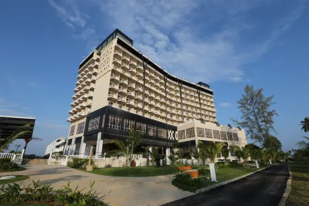 Amerald Resort Hotel Desaru Отели рядом с достопримечательностью «Pantai Tanjung Sepang»