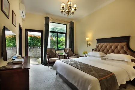 Yu Hill Hotel (Guilin Arctic Square)