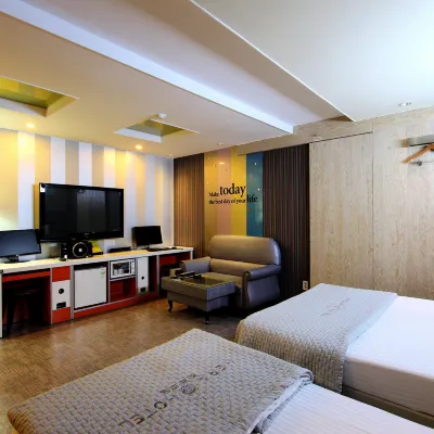 Hera Hotel Отели рядом с достопримечательностью «Железнодорожная станция Тондэгу»