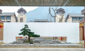 Shiqian Fodingshan Hot Spring Town Yutangsheng Hot Spring Resort Hotel