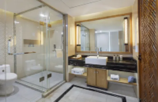 QIANNA HOTEL(Zhongyuan International Expo Center Fenghuangtai Subway Station)