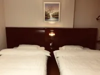 Longyan Dongfu Hotel Hotels near Yongding Railway Station