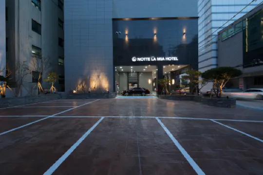 Notte La Mia Hotel Отели рядом с достопримечательностью «Намподон»