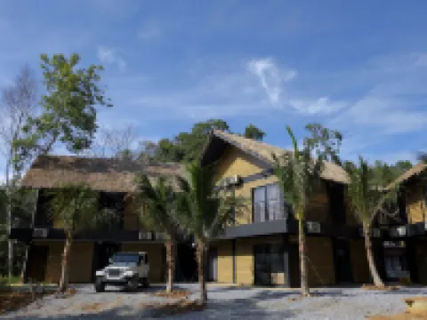 A Coral Reefs Resort Hotels near Legenda Park