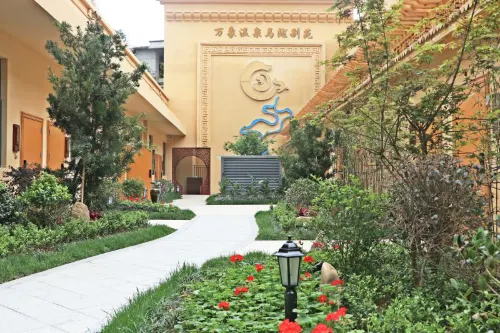 Wan Xiang Hot Spring Malong Courtyard