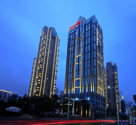 Hampton by Hilton Nanchang Tengwang Tower Отели рядом с достопримечательностью «Nanchang Institute of Technology»
