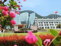 Jiarun Gloria Grand Hotel Hotels near Jiu Hua Shan Dayuan Buddhist Culture Park