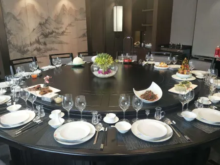 Macau Tianzi Hotel (Sanmenxia High-Speed Railway South Station) Отели рядом с достопримечательностью «Huanghe Forest Park»