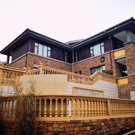 Yue Four Season Resort Center