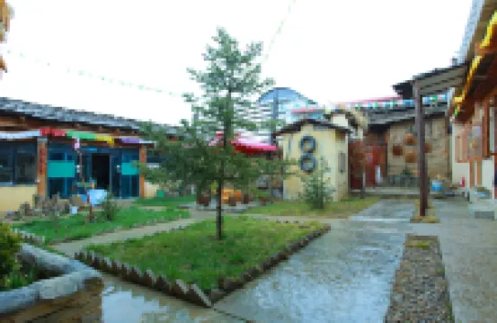香格里拉望山小院客棧（獨克宗古城店）