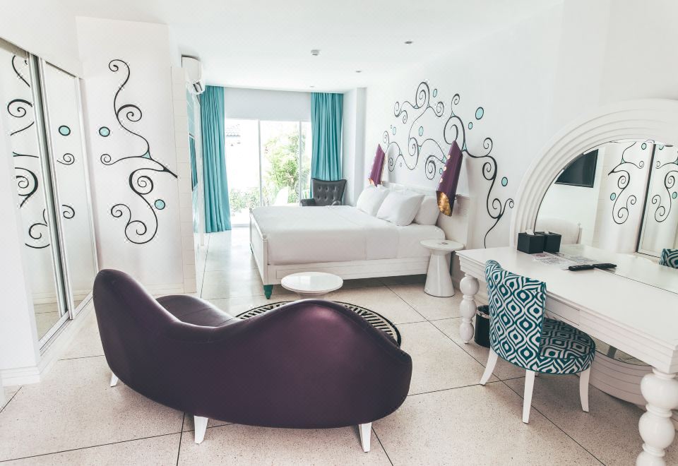 대쉬 리조트 랑카위의 활기 넘치는 인피니티 풀 전경