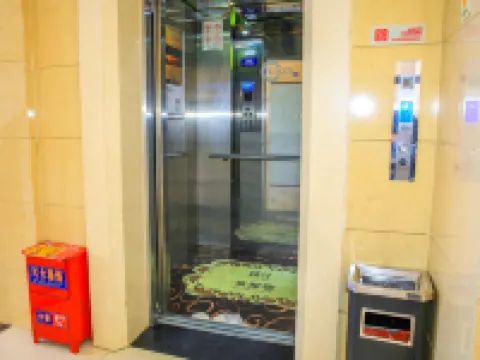 Yiduo Yunpin Hotel (Fengcheng Railway Station Ziyun Bridge) Hotels near Weimei Health Valley Tourism Resort