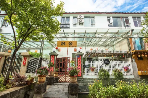Rongshe Inn - إقامة ريفية