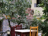 雅安長紅親子精品酒店 鄰近碧峯峽野生動物世界的酒店